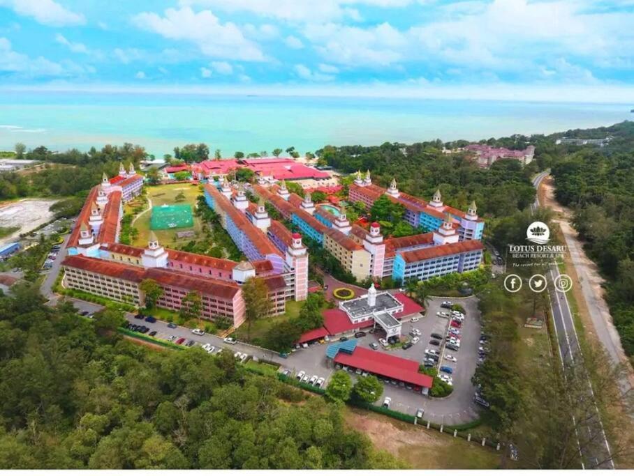 Lotus Desaru Beach Resort, 2 Bdrms, W/Splash Park Bandar Penawar Exterior photo