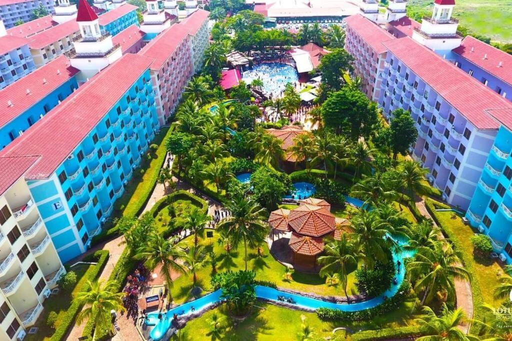 Lotus Desaru Beach Resort, 2 Bdrms, W/Splash Park Bandar Penawar Exterior photo