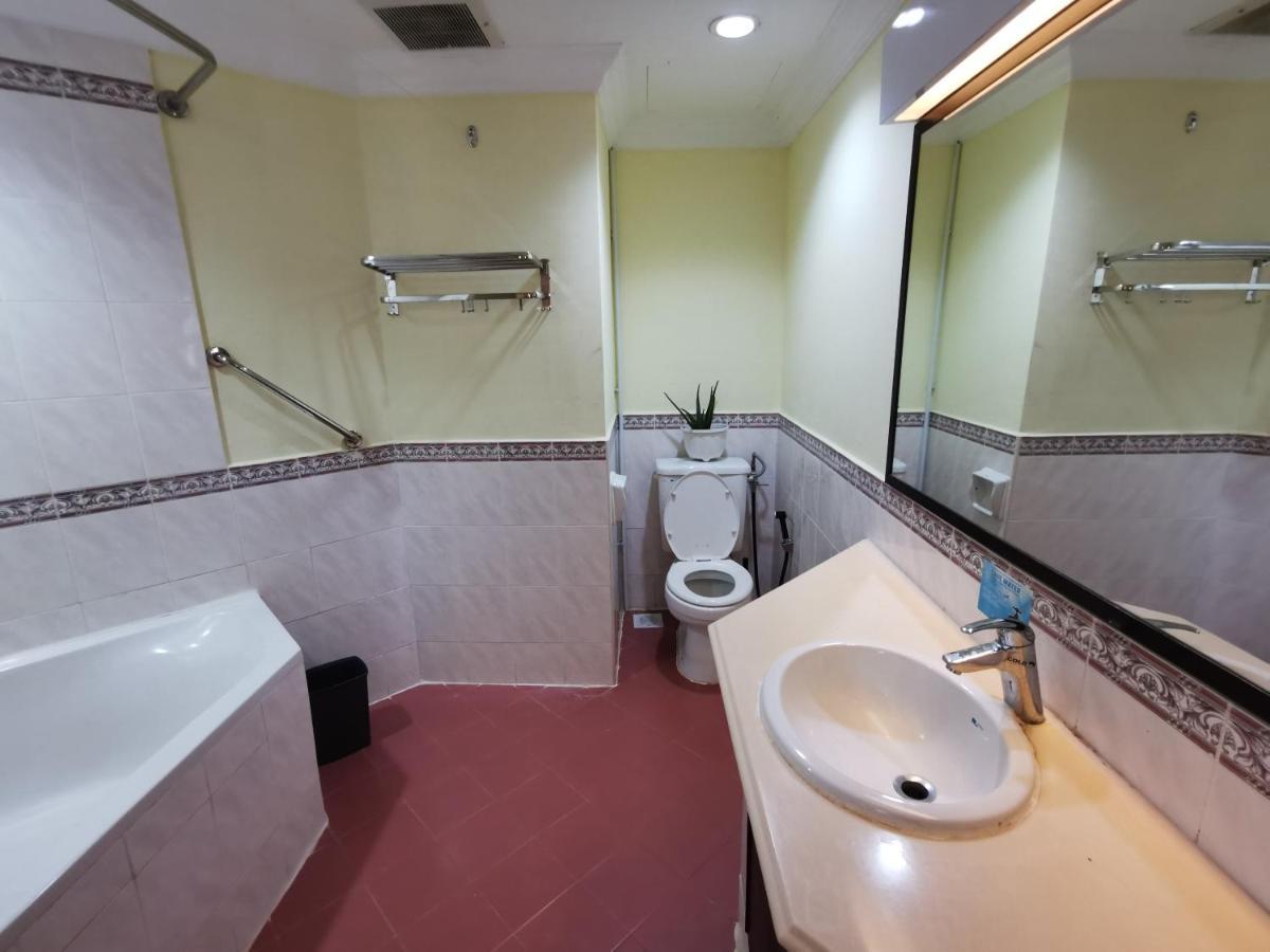 Lotus Desaru Beach Resort, 2 Bdrms, W/Splash Park Bandar Penawar Exterior photo